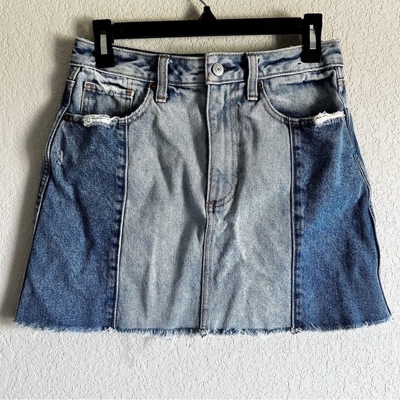 Abercrombie & Fitch Natural Rise Paneled Two Tone Raw Hem Denim Mini Skirt - Picture 2 of 10